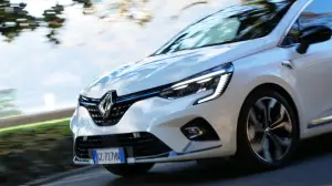 Renault Clio Hybrid E-Tech 2021 - prova su strada completa - 25