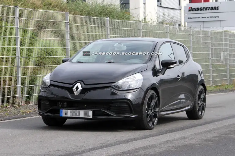 Renault Clio RS foto spia - 3