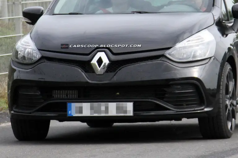 Renault Clio RS foto spia - 8
