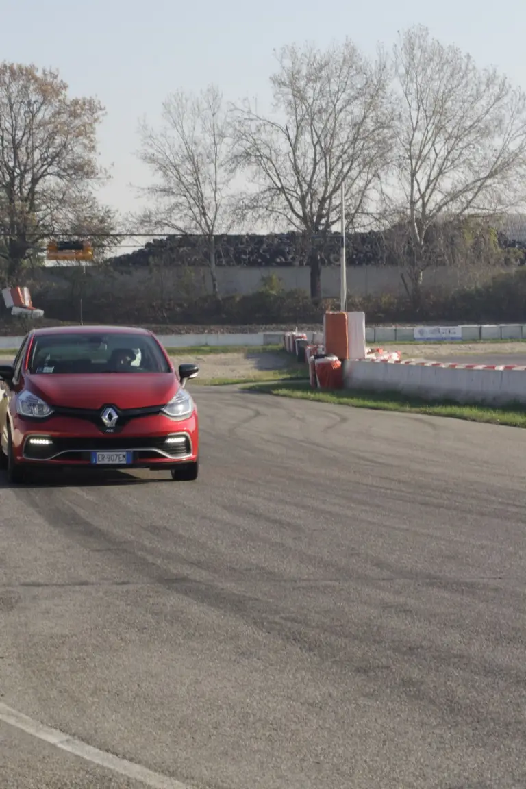 Renault Clio Rs:prova su strada - 21