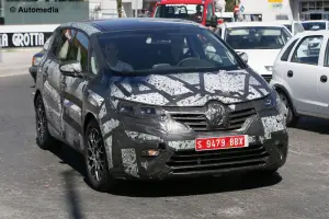 Renault Espace 2015 - Foto spia 09-09-2014 - 1