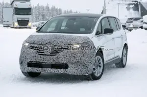 Renault Espace 2019 foto spia 12 dicembre 2018 - 3