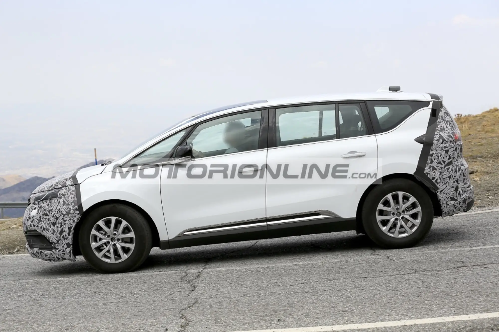 Renault Espace 2020 - Foto spia 2-10-2019 - 5