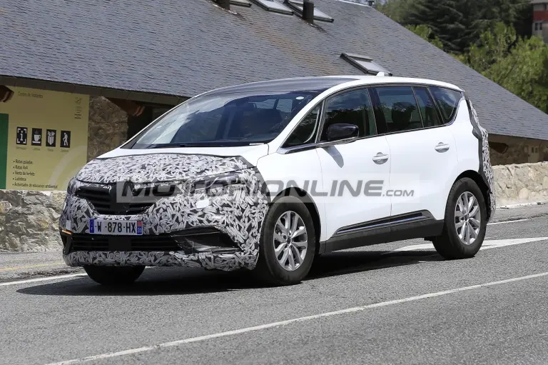 Renault Espace 2020 - Foto spia 2-10-2019 - 11