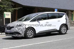 Renault Espace 2020 - Foto spia 2-10-2019 - 12