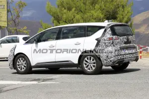 Renault Espace 2020 - Foto spia 2-10-2019 - 14