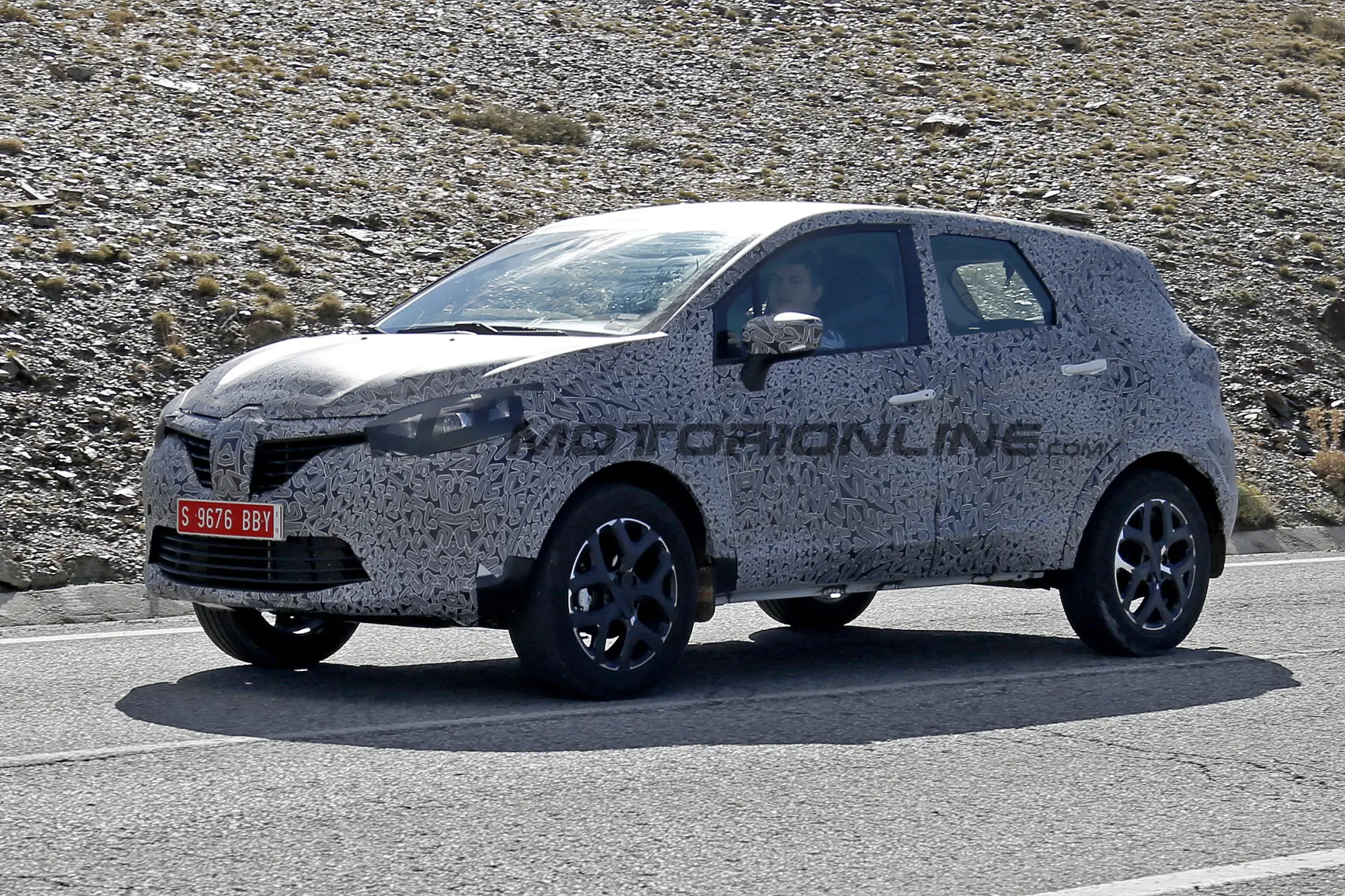 Renault Grand Captur - Foto spia 06-10-2015 - 2