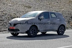 Renault Grand Captur - Foto spia 06-10-2015
