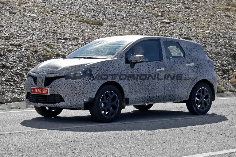 Renault Grand Captur - Foto spia 06-10-2015 - 2