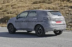 Renault Grand Captur - Foto spia 06-10-2015