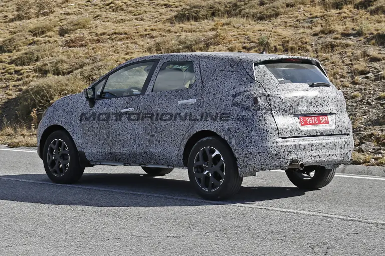 Renault Grand Captur - Foto spia 06-10-2015 - 6