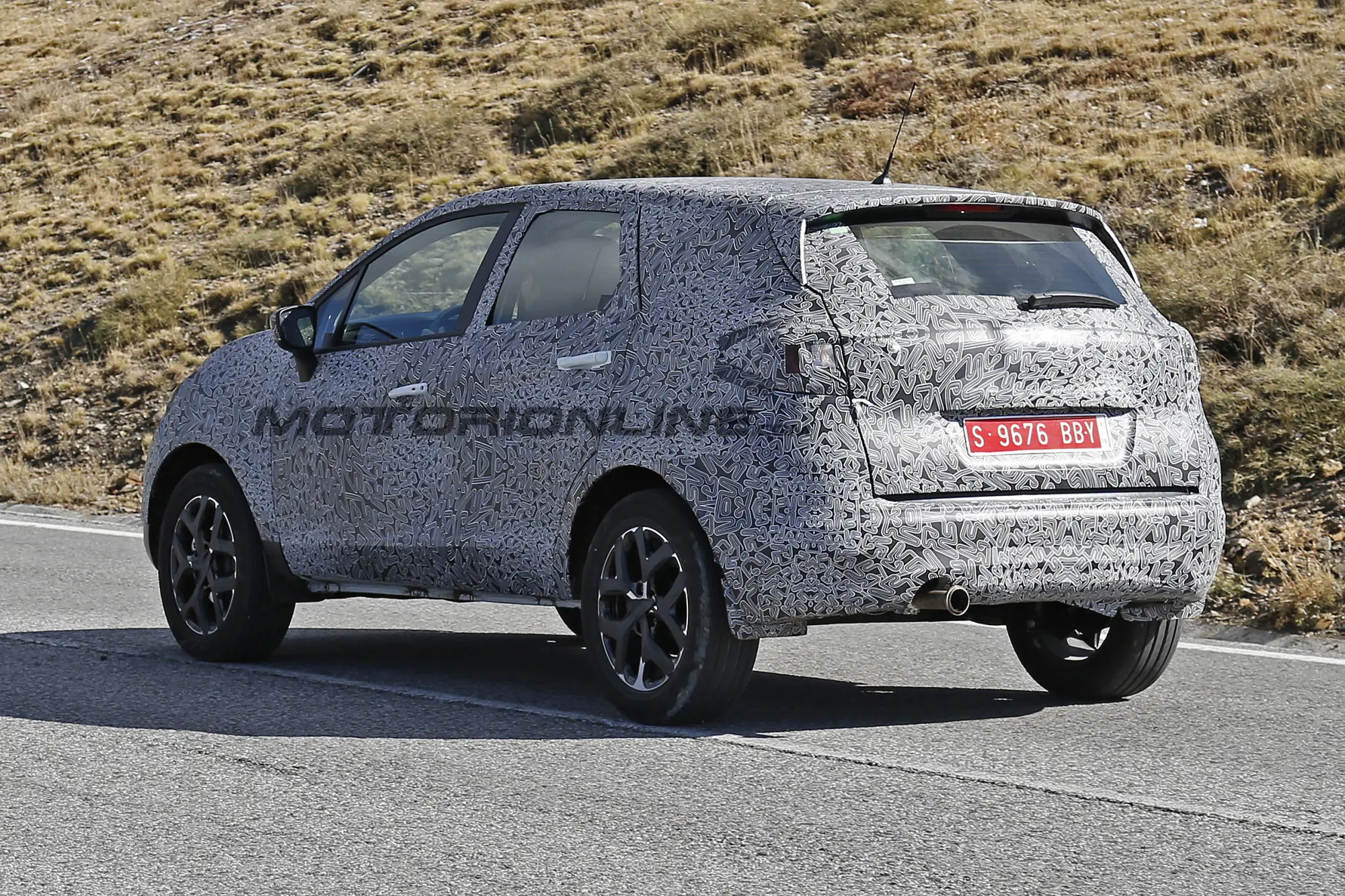 Renault Grand Captur - Foto spia 06-10-2015 - 7