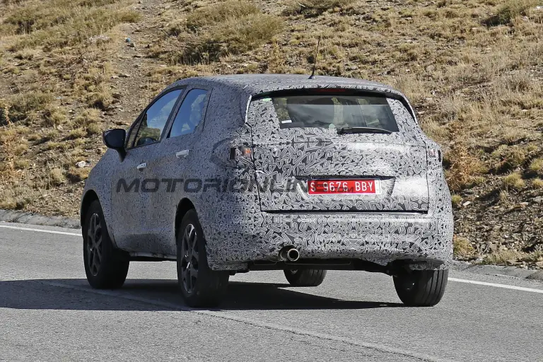 Renault Grand Captur - Foto spia 06-10-2015 - 8