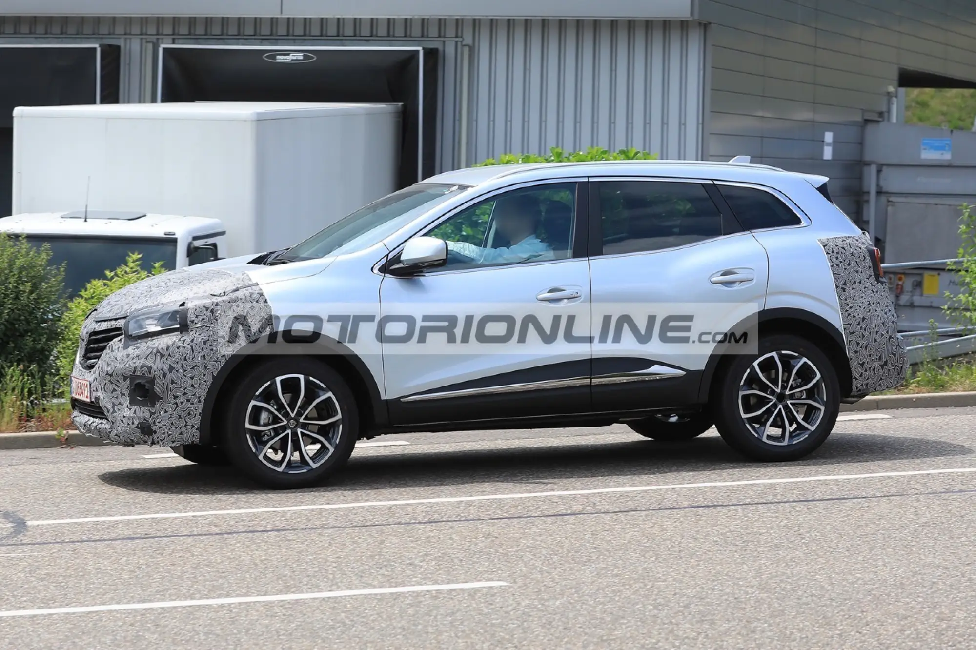 Renault Kadjar facelift - Foto spia 15-6-2018 - 6