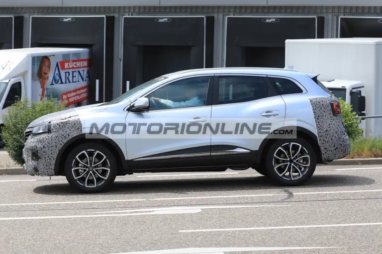 Renault Kadjar facelift - Foto spia 15-6-2018 - 7