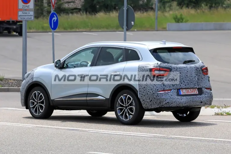 Renault Kadjar facelift - Foto spia 15-6-2018 - 9