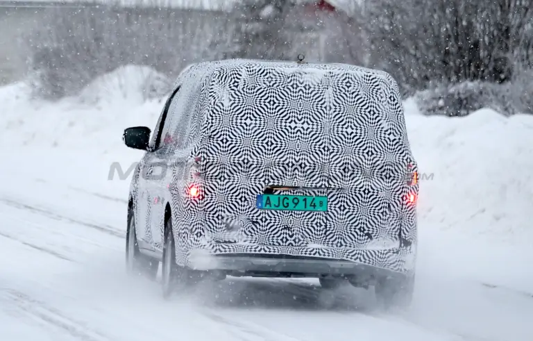 Renault Kangoo 2021 - Foto spia 28-01-2020 - 6