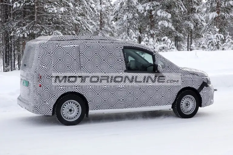 Renault Kangoo - Foto spia 20-2-2020 - 10