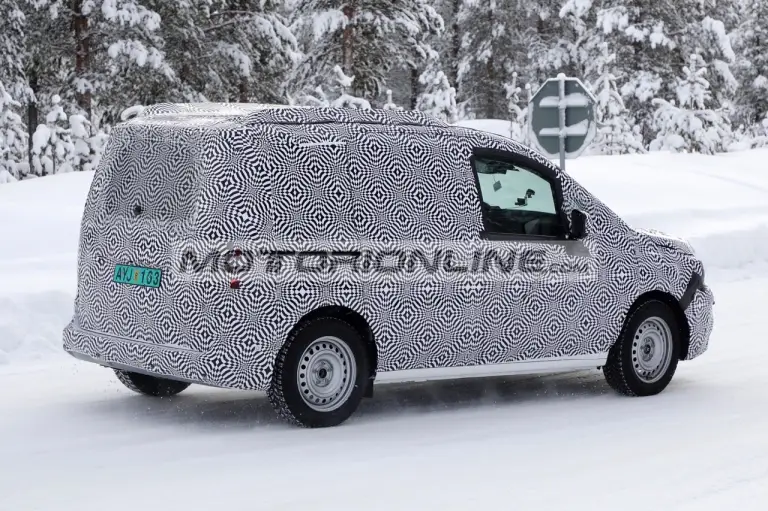 Renault Kangoo - Foto spia 20-2-2020 - 11