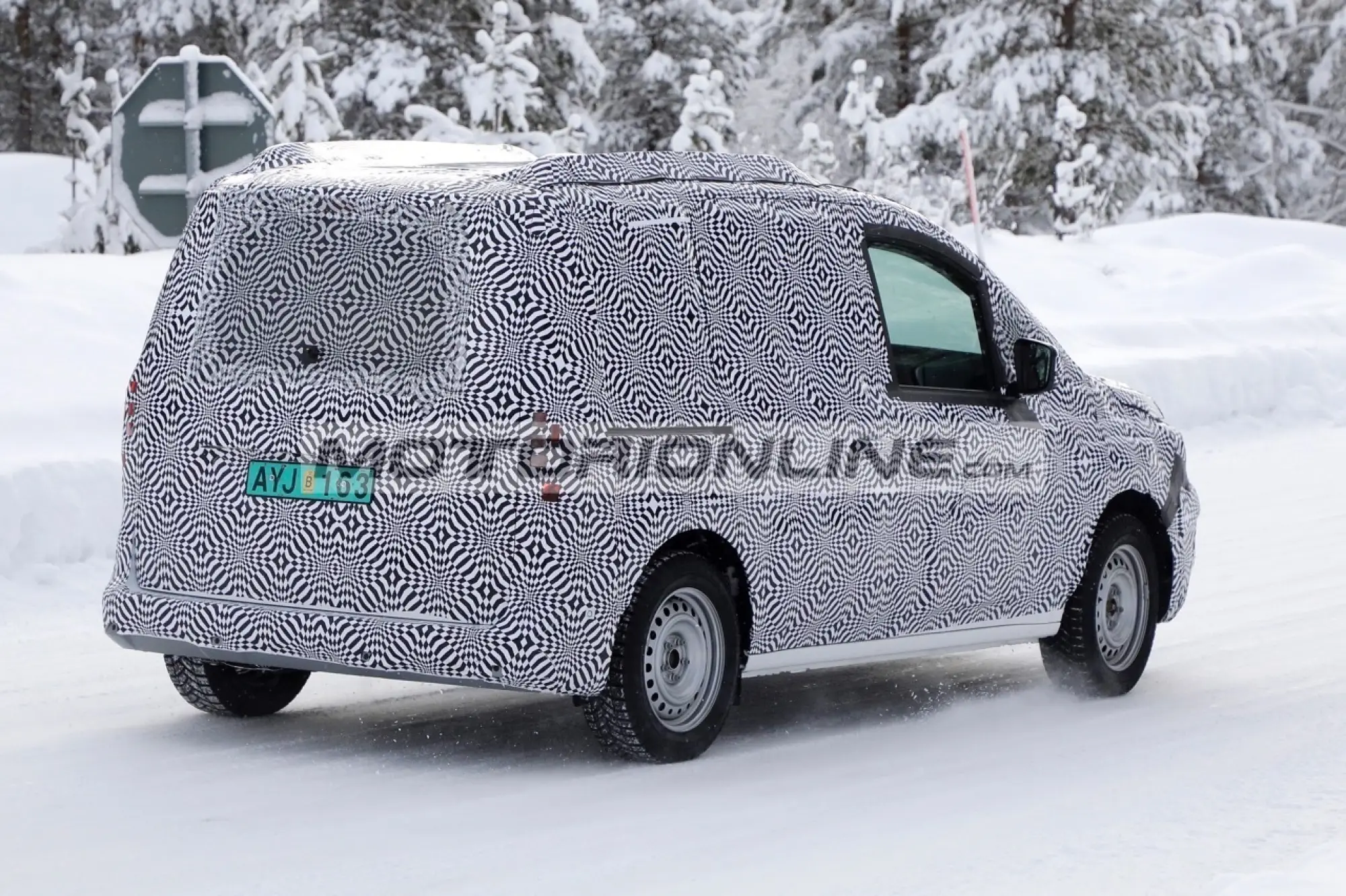 Renault Kangoo - Foto spia 20-2-2020 - 12