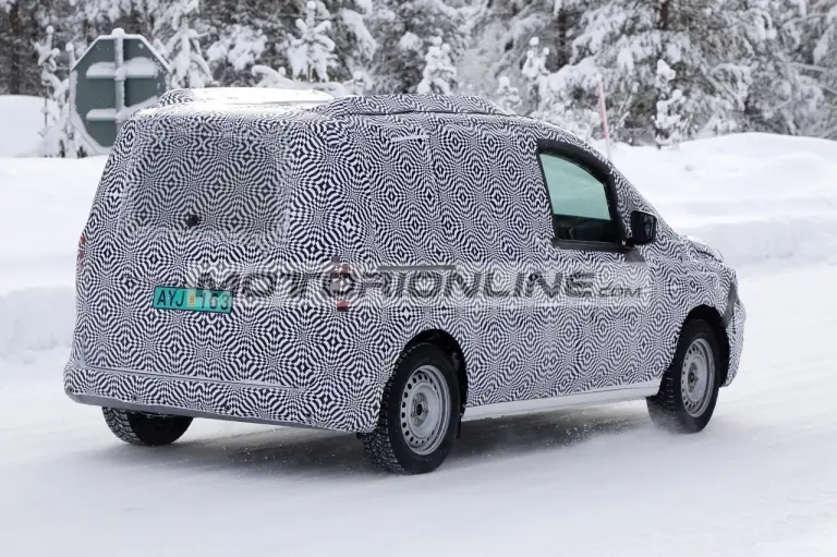 Renault Kangoo - Foto spia 20-2-2020 - 12