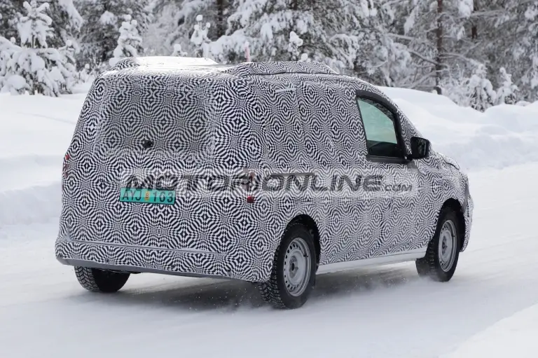 Renault Kangoo - Foto spia 20-2-2020 - 13