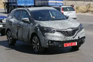 Renault Koleos 2016 - Foto spia 09-09-2014 - 2