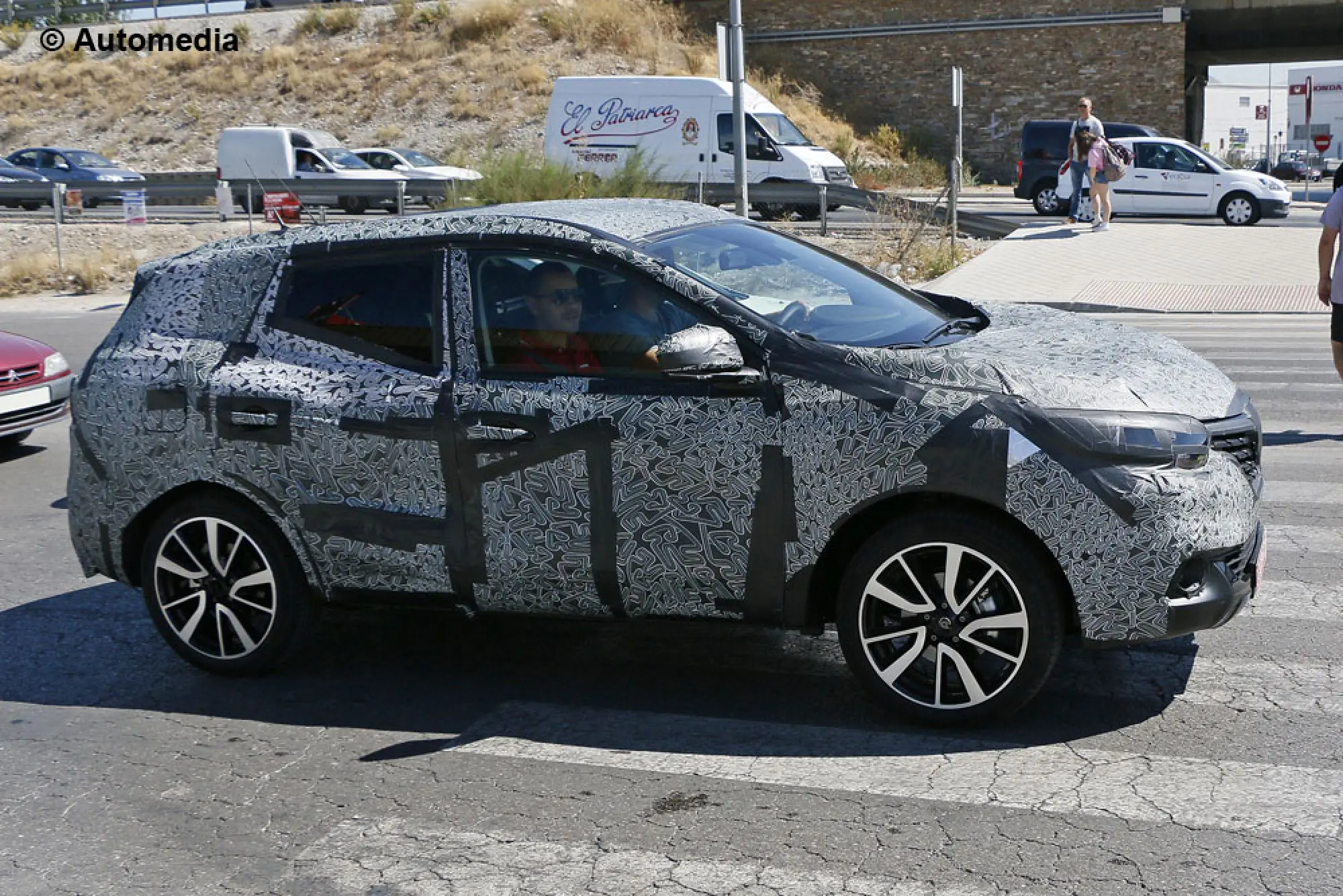 Renault Koleos 2016 - Foto spia 09-09-2014 - 4