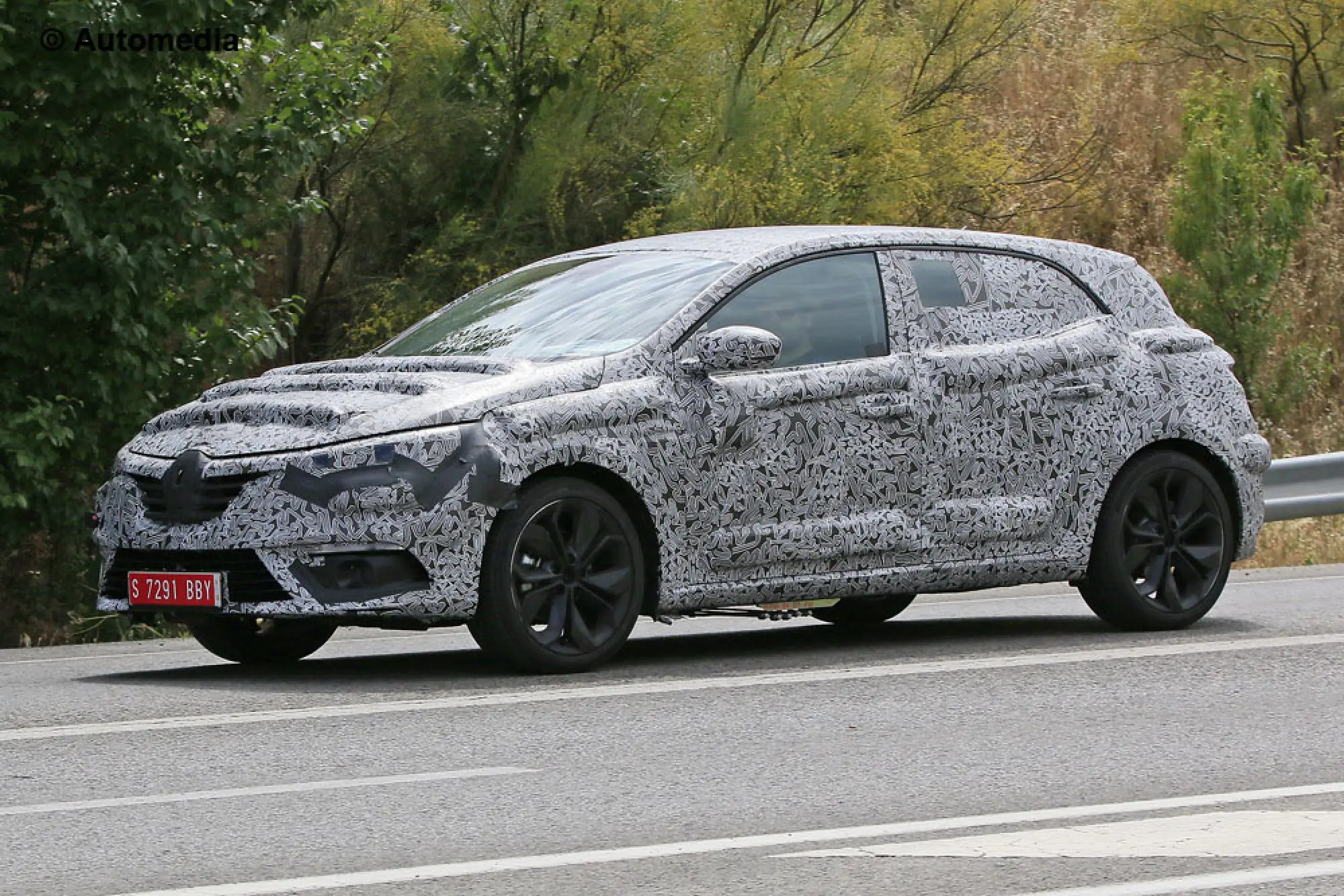 Renault Megane 2016 - Foto spia 09-06-2015 - 4
