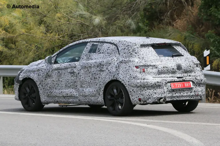 Renault Megane 2016 - Foto spia 09-06-2015 - 7