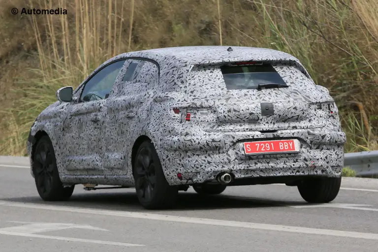 Renault Megane 2016 - Foto spia 09-06-2015 - 8
