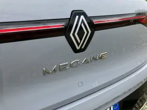 Renault Megane E-Tech 2022 - Come va - 8