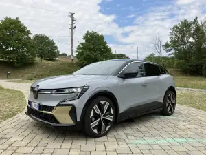 Renault Megane E-Tech 2022 - Come va - 2