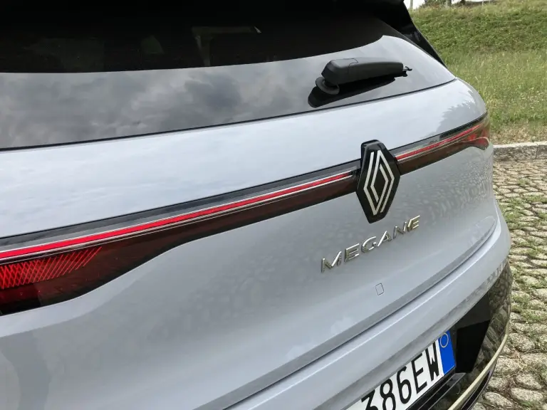 Renault Megane E-Tech 2022 - Come va - 19