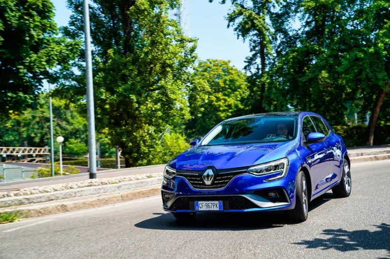 Renault Megane E-Tech Plug-in Hybrid - Prova su Strada - 5