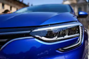 Renault Megane E-Tech Plug-in Hybrid - Prova su Strada