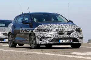 Renault Megane Grandtour facelift - Foto spia 17-7-2019