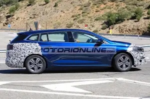 Renault Megane Grandtour facelift - Foto spia 17-7-2019