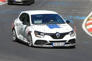 Renault Megane R.S. Trophy foto spia 30 giugno 2018 - 2