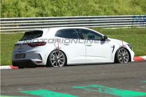 Renault Megane R.S. Trophy foto spia 30 giugno 2018 - 6