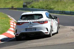 Renault Megane R.S. Trophy foto spia 30 giugno 2018 - 8