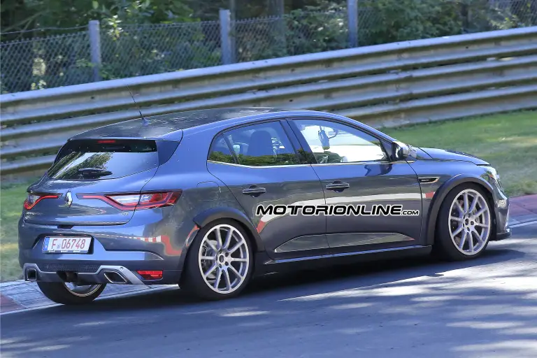 Renault Megane RS foto spia 5 ottobre 2016 - 10