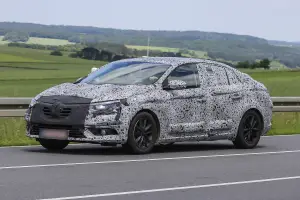 Renault Megane Sedan spyshot giugno 2016