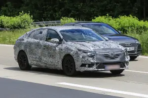 Renault Megane Sedan spyshot giugno 2016 - 11