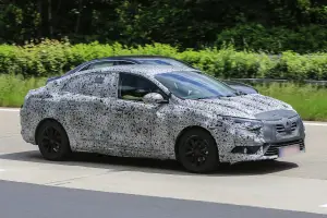 Renault Megane Sedan spyshot giugno 2016