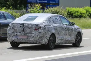 Renault Megane Sedan spyshot giugno 2016