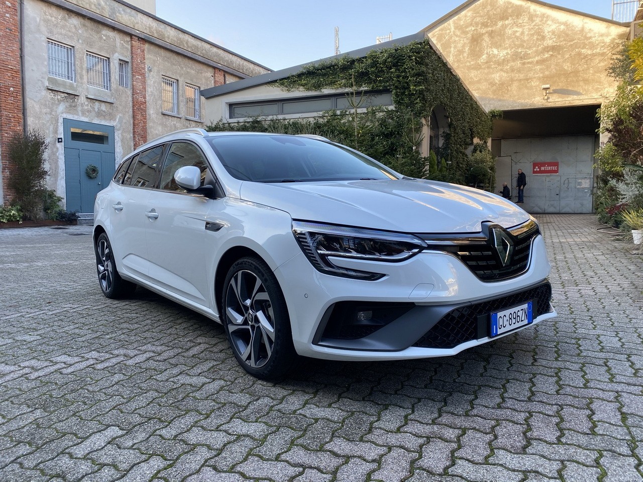 Renault Megane Sporter E-Tech 2020 prova su strada