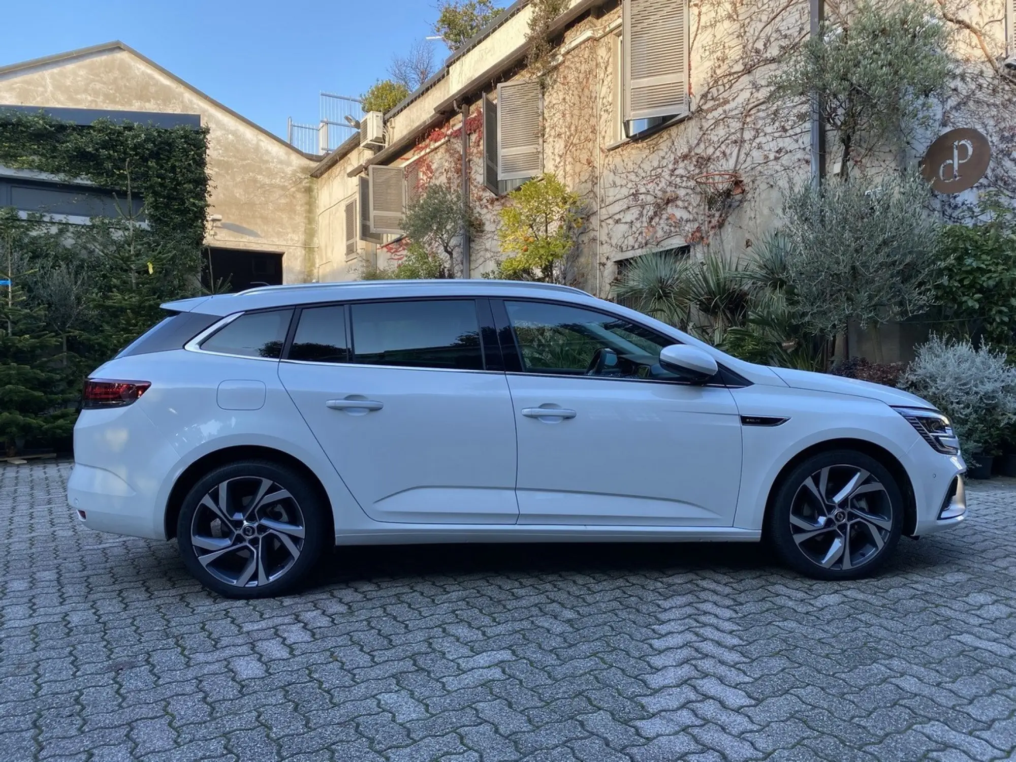 Renault Megane Sporter E-Tech 2020 prova su strada - 4