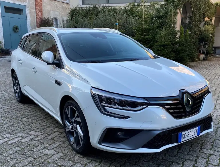 Renault Megane Sporter E-Tech 2020 prova su strada - 14