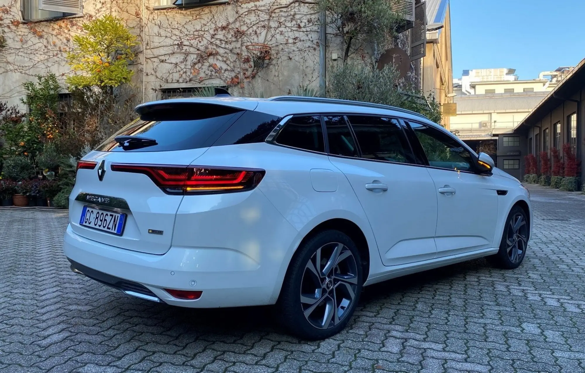 Renault Megane Sporter E-Tech 2020 prova su strada - 20